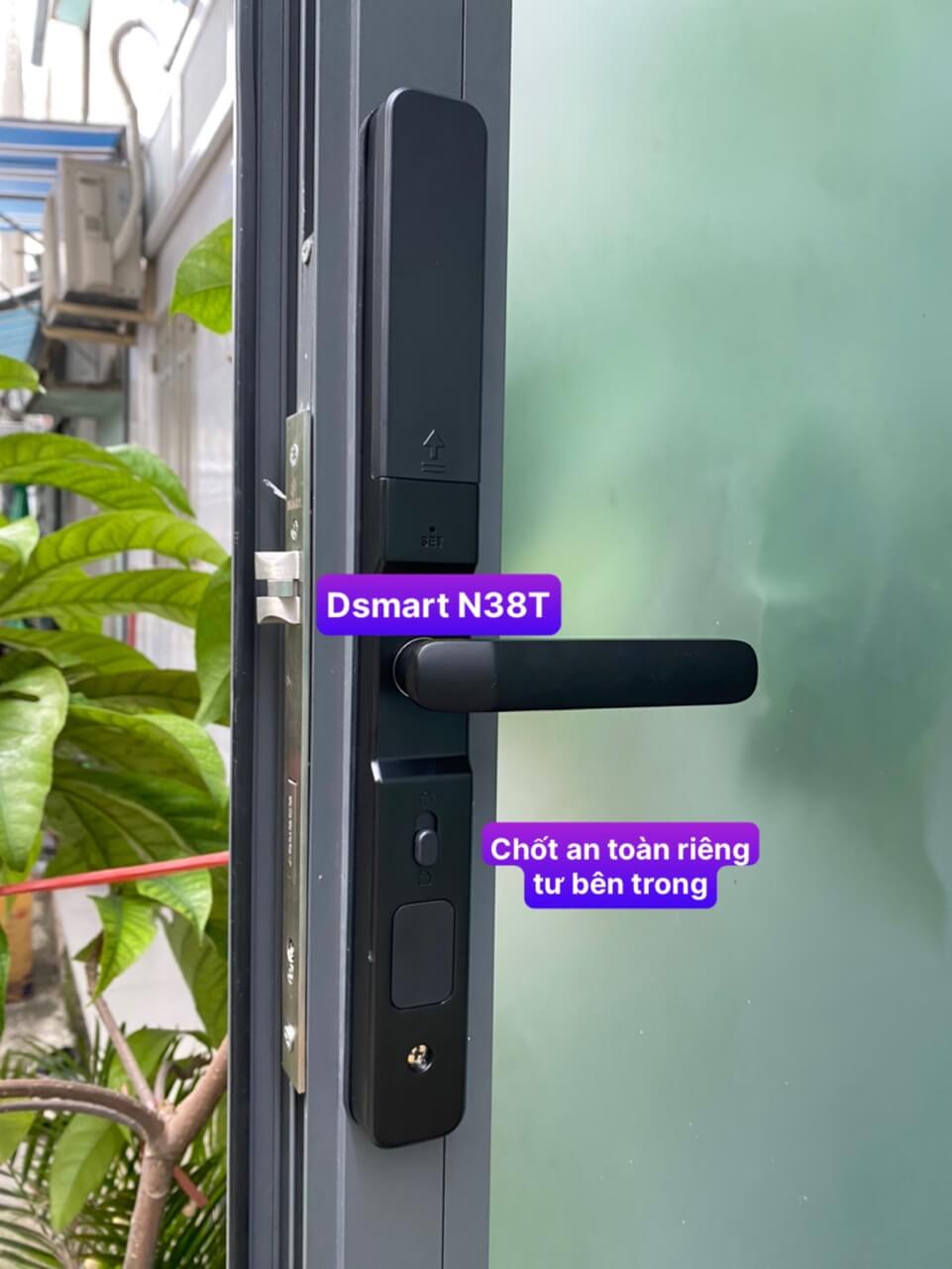 Khóa thông minh cửa nhôm Xingfa DSmart N38T gắn ngoài trời App TTlock màu đen có chốt an toàn Khóa thông minh cửa nhôm Xingfa DSmart N38T gắn ngoài trời App TTlock màu đen có chốt an toàn