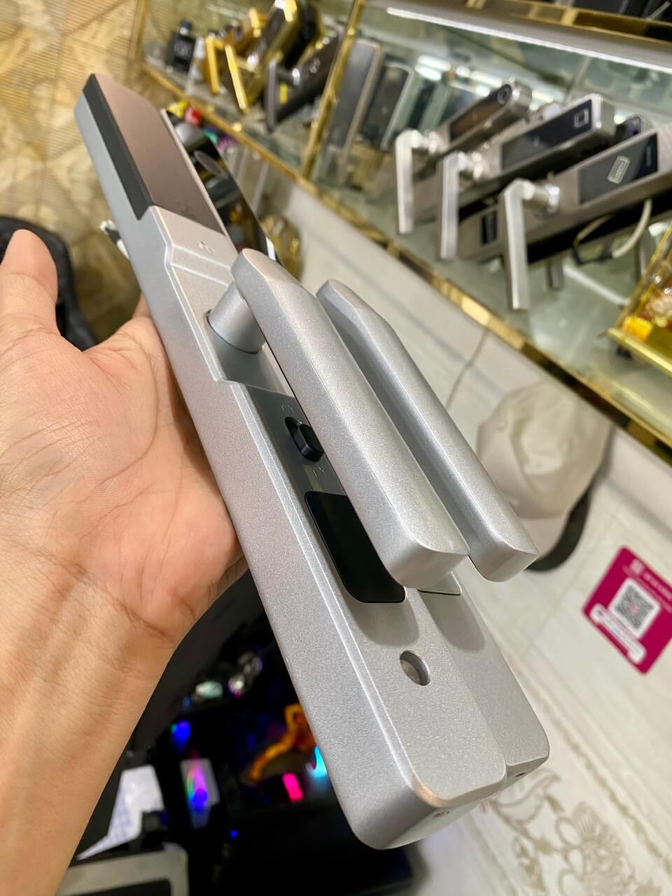 Khóa vân tay cửa nhôm Xingfa DSmart N38T gắn ngoài trời App TTlock sliver Khóa vân tay cửa nhôm Xingfa DSmart N38T gắn ngoài trời App TTlock sliver