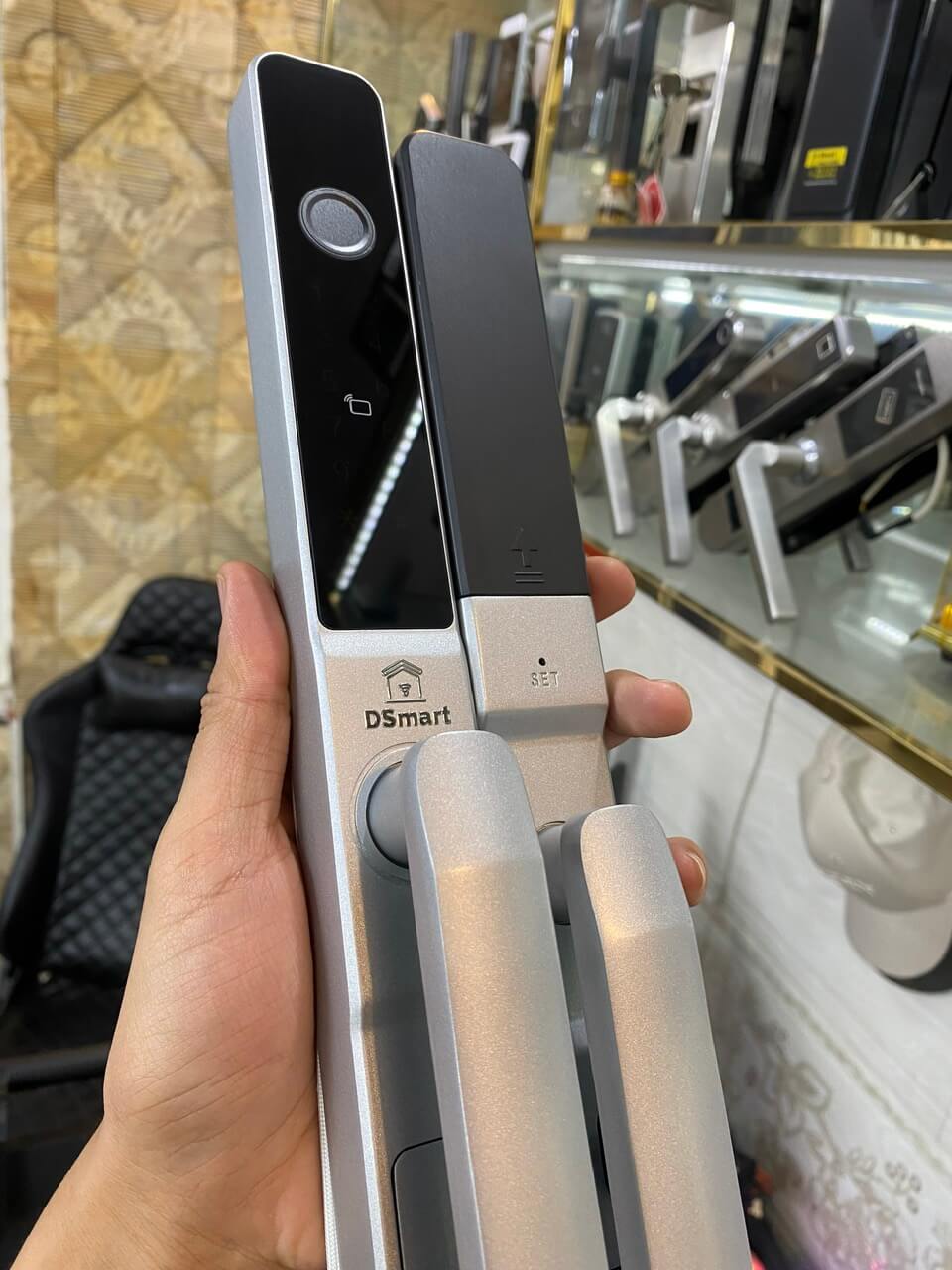 Khóa điện tử cửa nhôm Xingfa DSmart N38T gắn ngoài trời App TTlock sliver Khóa điện tử cửa nhôm Xingfa DSmart N38T gắn ngoài trời App TTlock sliver