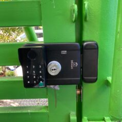 Khóa Cửa Cổng DSmart 2C39T Vân Tay 2 chiều CHỐNG NƯỚC 7 Khóa Cửa Cổng ngoài trời DSmart 2C39T chống mưa