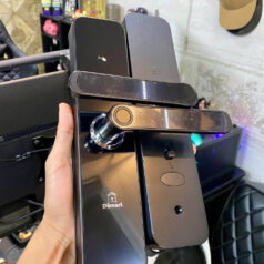 Trang chủ 115 Khóa điện tử cửa gỗ vân tay Dsmart PN06T
