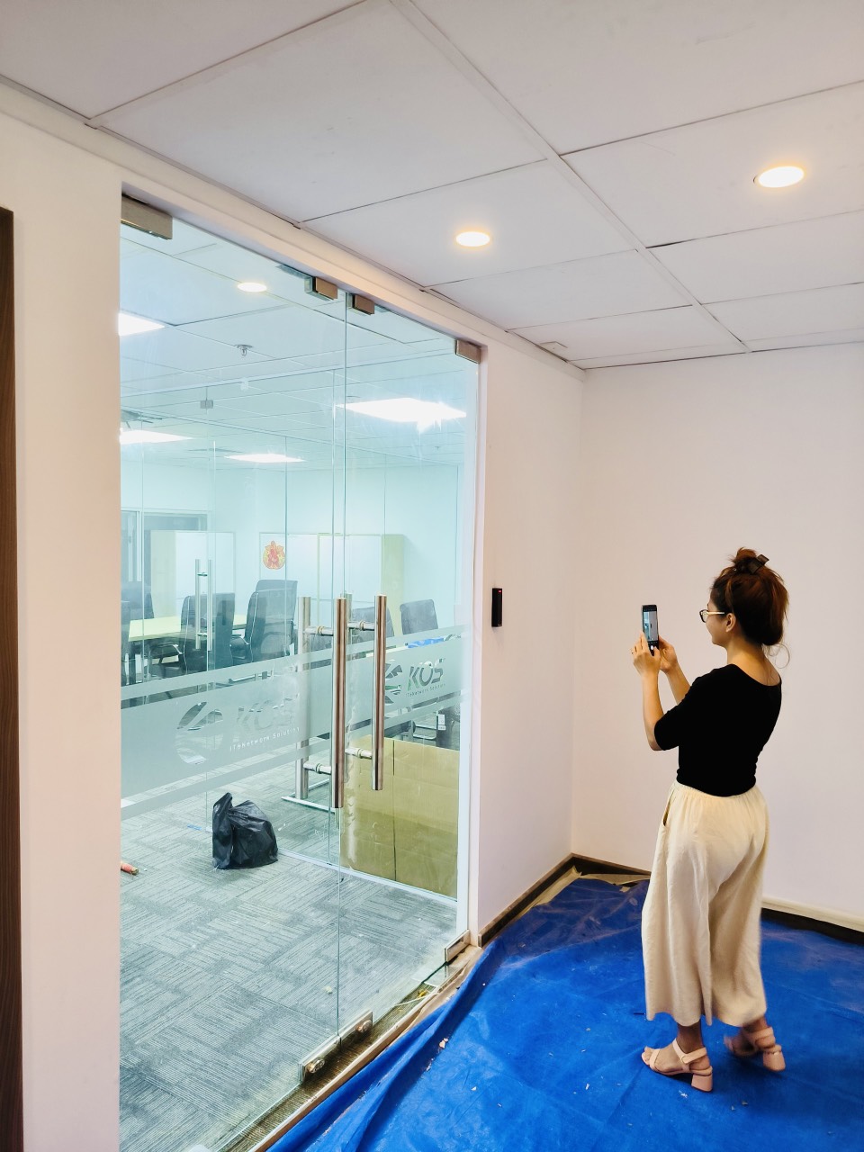 Khóa chốt rơi điện tử đa năng DSmart CR38 và thiết bị đầu đọc chấm công kiểm soát ra vào cửa kính Khóa chốt rơi điện tử đa năng DSmart CR38 và thiết bị đầu đọc chấm công kiểm soát ra vào cửa kính