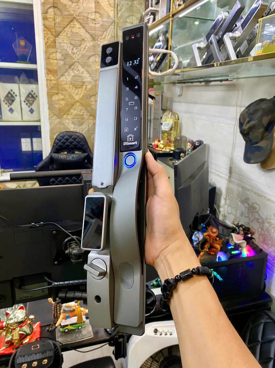 Khóa cửa nhôm FaceId DSmart NX78T-F Khóa cửa nhôm FaceId DSmart NX78T-F