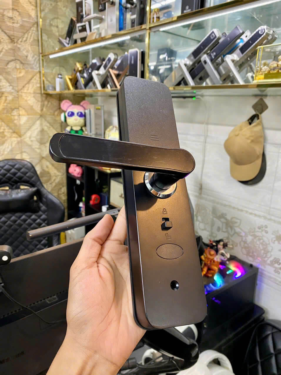 Khóa cửa gỗ Dsmart PN06T vân tay thông minh màu đen Khóa điện tử cửa gỗ vân tay Dsmart PN06T