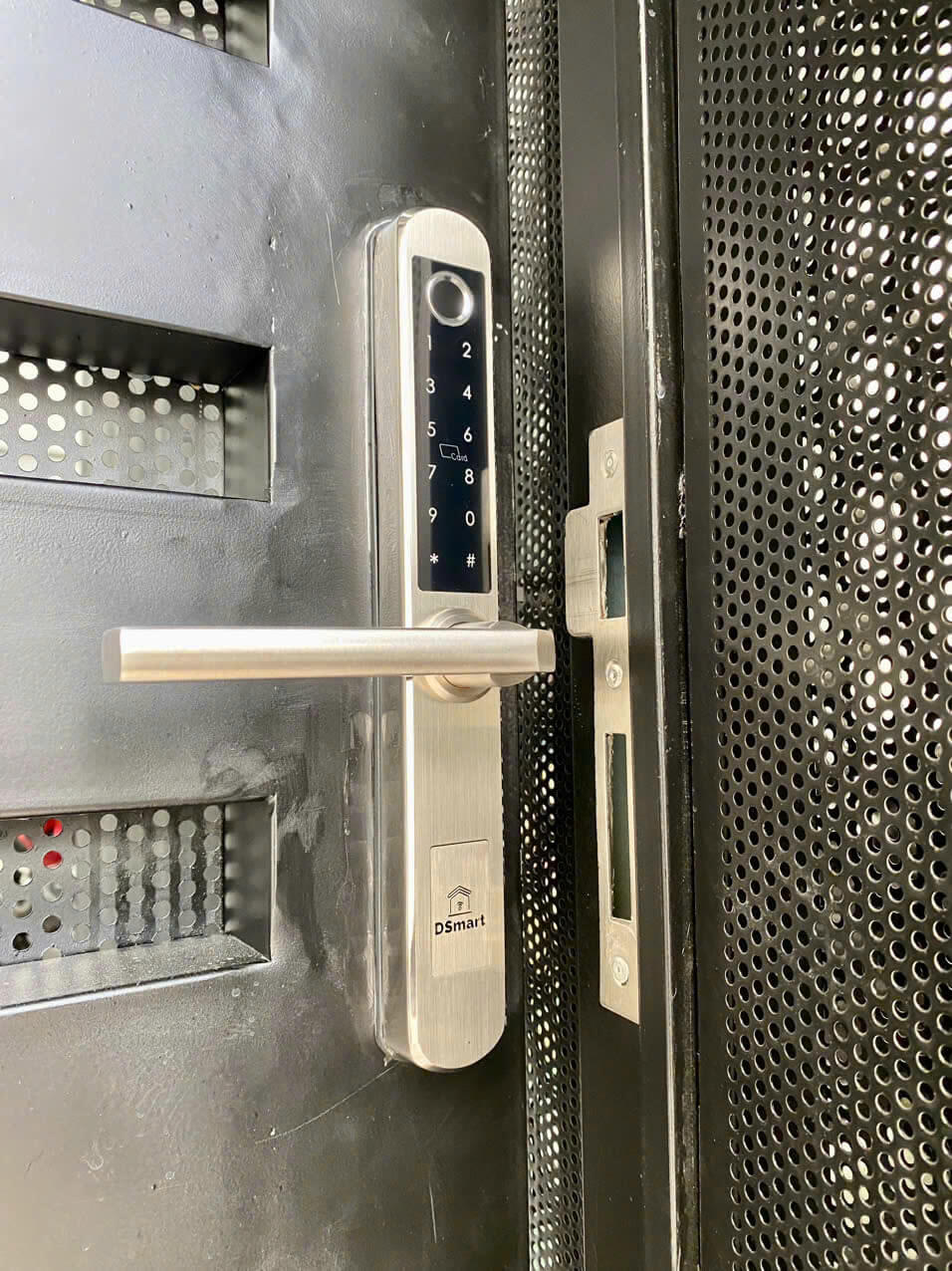 Khóa DSmart N35T-2C Inox 304 chống nước gắn được cho cửa mở ngoài trời Khóa DSmart N35T-2C Inox 304 chống nước gắn được cho cửa mở ngoài trời