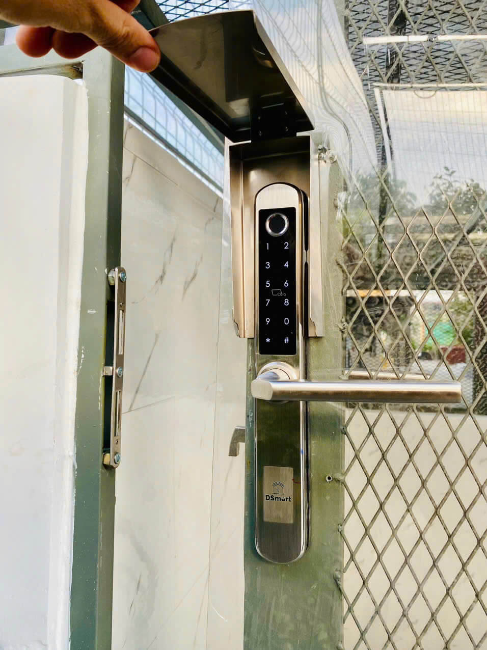 Khóa DSmart N35T-2C Inox 304 chống nước gắn được cho cửa mở ngoài trời Khóa DSmart N35T-2C Inox 304 chống nước gắn được cho cửa mở ngoài trời