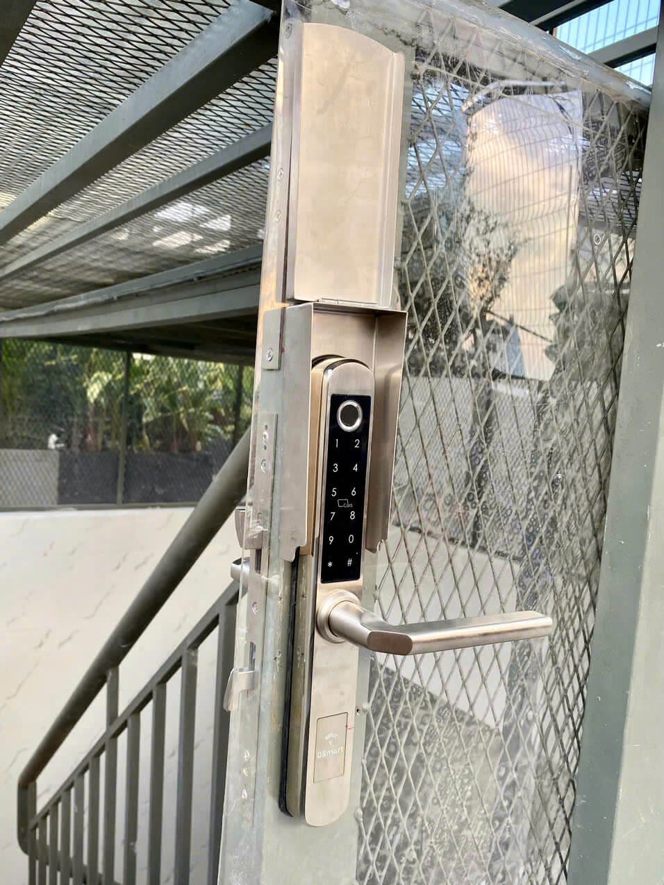 Khóa vân tay N35T-2C cho cửa lùa kiểm soát lưu lịch sử 2 chiều ra vô Khóa vân tay N35T-2C cho cửa lùa kiểm soát lưu lịch sử 2 chiều ra vô