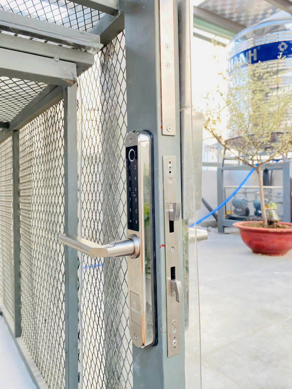 Khóa vân tay N35T-2C cho cửa lùa kiểm soát lưu lịch sử 2 chiều ra vô Khóa vân tay N35T-2C cho cửa lùa kiểm soát lưu lịch sử 2 chiều ra vô