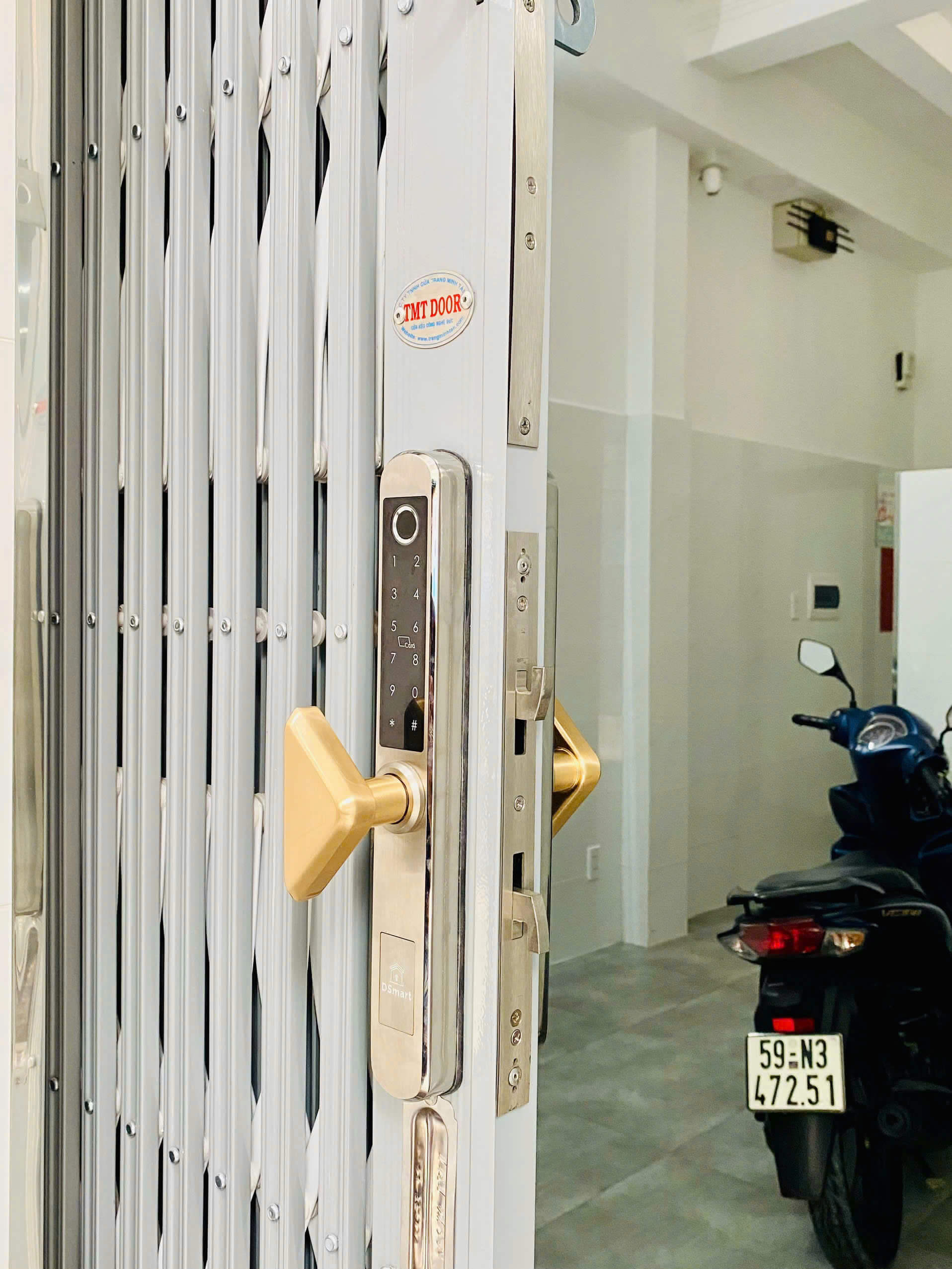 Khóa điện tử 2 mặt vân tay N35T-2C gắn cửa xếp lùa Khóa điện tử 2 mặt vân tay N35T-2C gắn cửa xếp lùa