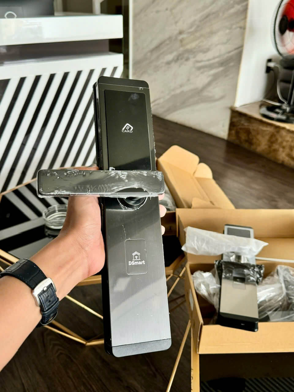 Khóa điện tử thẻ từ quản lí khách sạn DSmart H12F Khóa điện tử thẻ từ quản lí khách sạn DSmart H12F