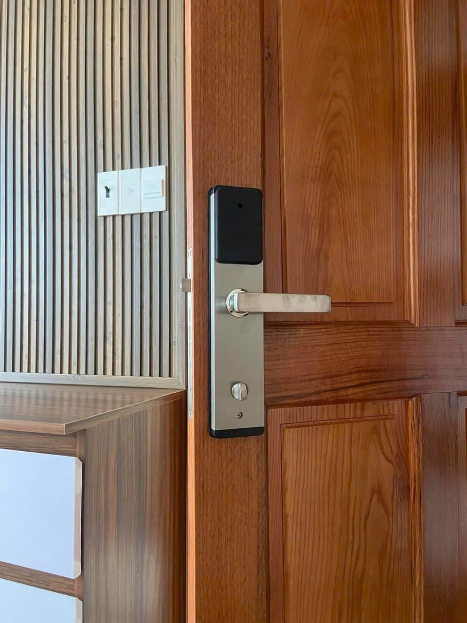 Khóa điện tử thẻ từ quản lí khách sạn DSmart H12F Khóa điện tử thẻ từ quản lí khách sạn DSmart H12F