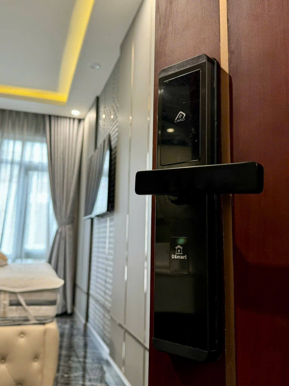 Khóa điện tử thẻ từ quản lí khách sạn DSmart H12F Khóa điện tử thẻ từ quản lí khách sạn DSmart H12F