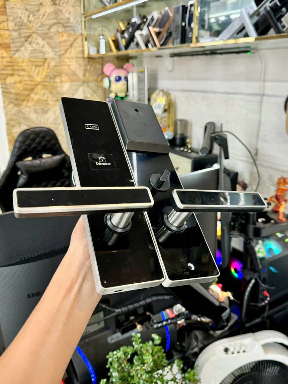 Khóa điện tử thẻ từ quản lí khách sạn DSmart H13F Khóa điện tử thẻ từ quản lí khách sạn DSmart H13F