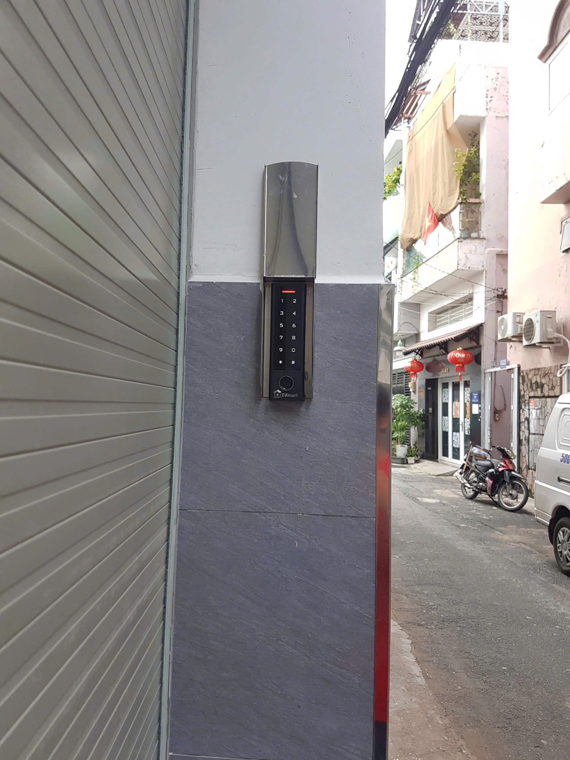 Hộp Che Inox Cho Hệ Thống Kiểm Soát Ra Vào Lắp Đặt Đầu Đọc Vân Tay DSmart Cho Cửa Cuốn