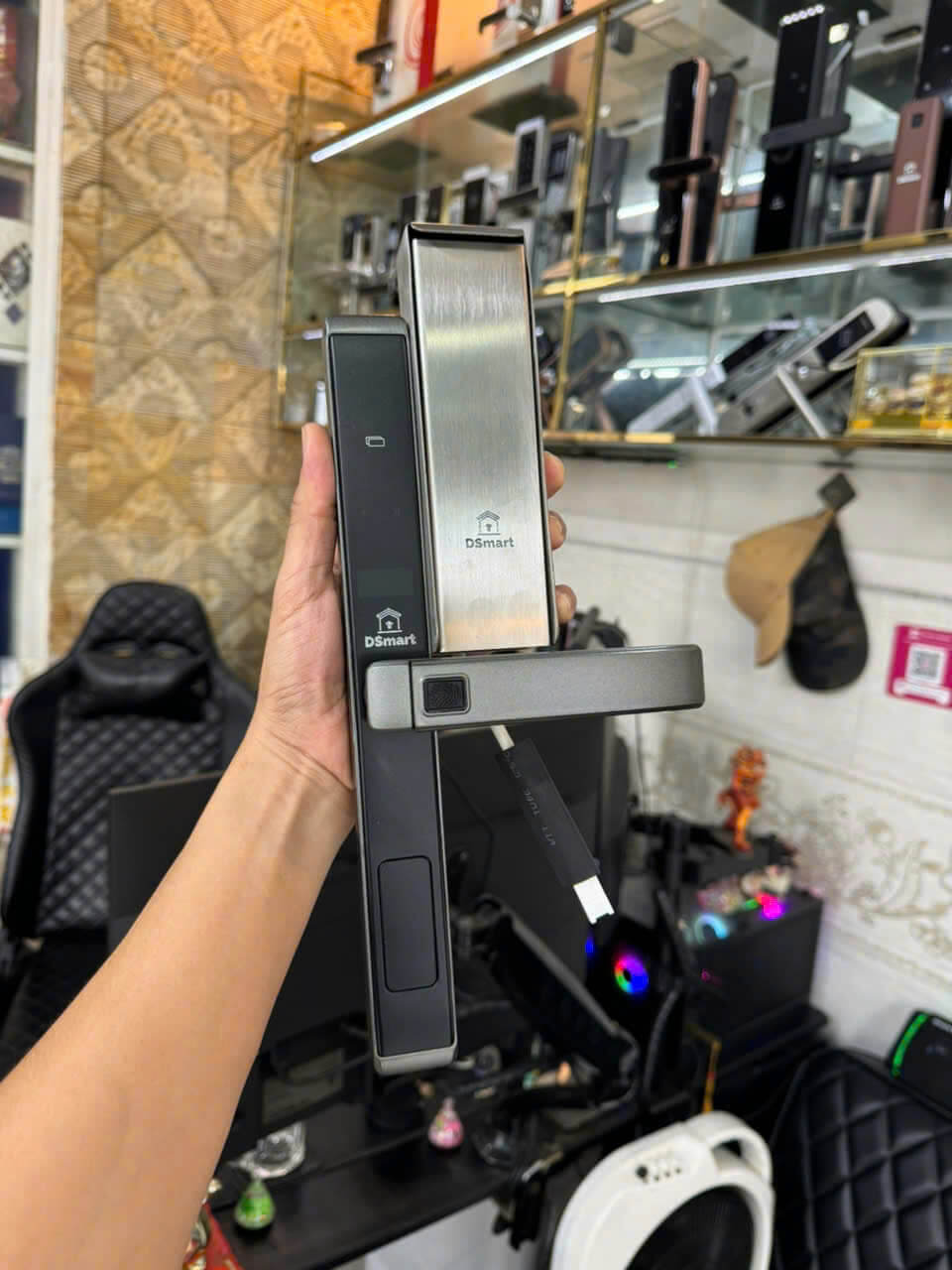 z6324922516848_47a49c512725931cbd8b4facb09d34f2 hộp che mưa Inox 304 cho khóa điện tử vân tay cửa nhôm XingFA