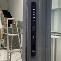 KHÓA ĐIỆN TỬ CỬA TRƯỢT LÙA QUAY NHÔM XINGFA NTQ38T 13 Khóa Điện Tử Vân Tay Lắp Hạn Chế Khoan Đục Âm Cửa Nhôm Xingfa
