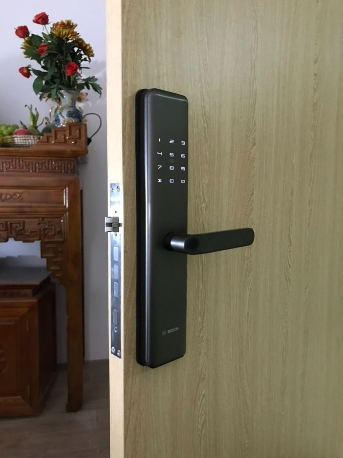 Hình ảnh lắp đặt khóa Bosch ID40P Hình ảnh lắp đặt khóa Bosch ID40P