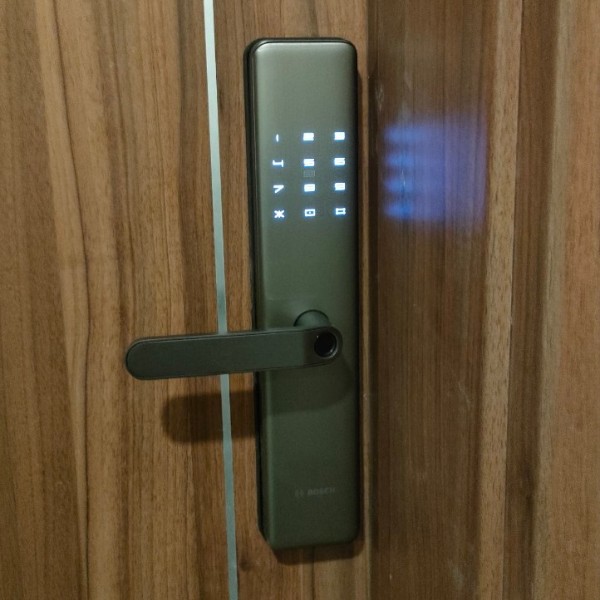 khóa Bosch ID40P lắp chung cư, cửa gỗ, căn hộ khóa Bosch ID40P lắp chung cư, cửa gỗ, căn hộ