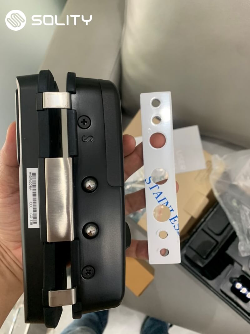 Lắp đặt khóa điện tử cửa kính SOLITY GG-33B tại TP.HCM Hình ảnh thực tế lắp đặt khóa cửa kính SOLITY GG-33B cho văn phòng tại TP.HCM.