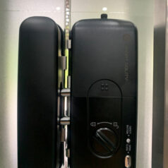 Khóa điện tử cửa kính SOLITY GG-33B 7 Hình ảnh minh họa chức năng báo cháy tự động của khóa cửa kính thông minh.