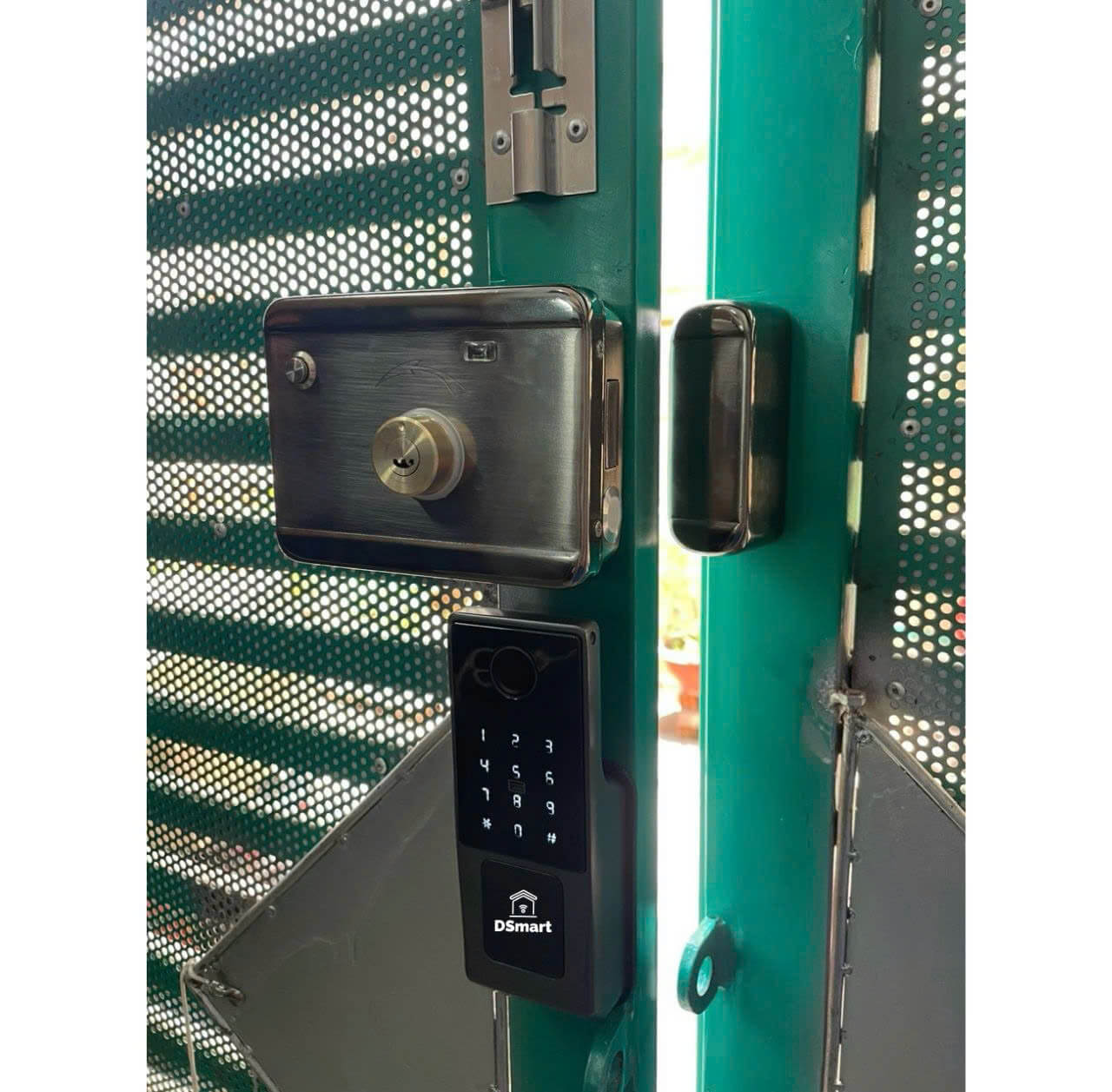 Khóa cửa cổng vân tay chống nước 1C38T TTLock pin dung lượng cao Khóa cửa cổng vân tay chống nước 1C38T TTLock pin dung lượng cao