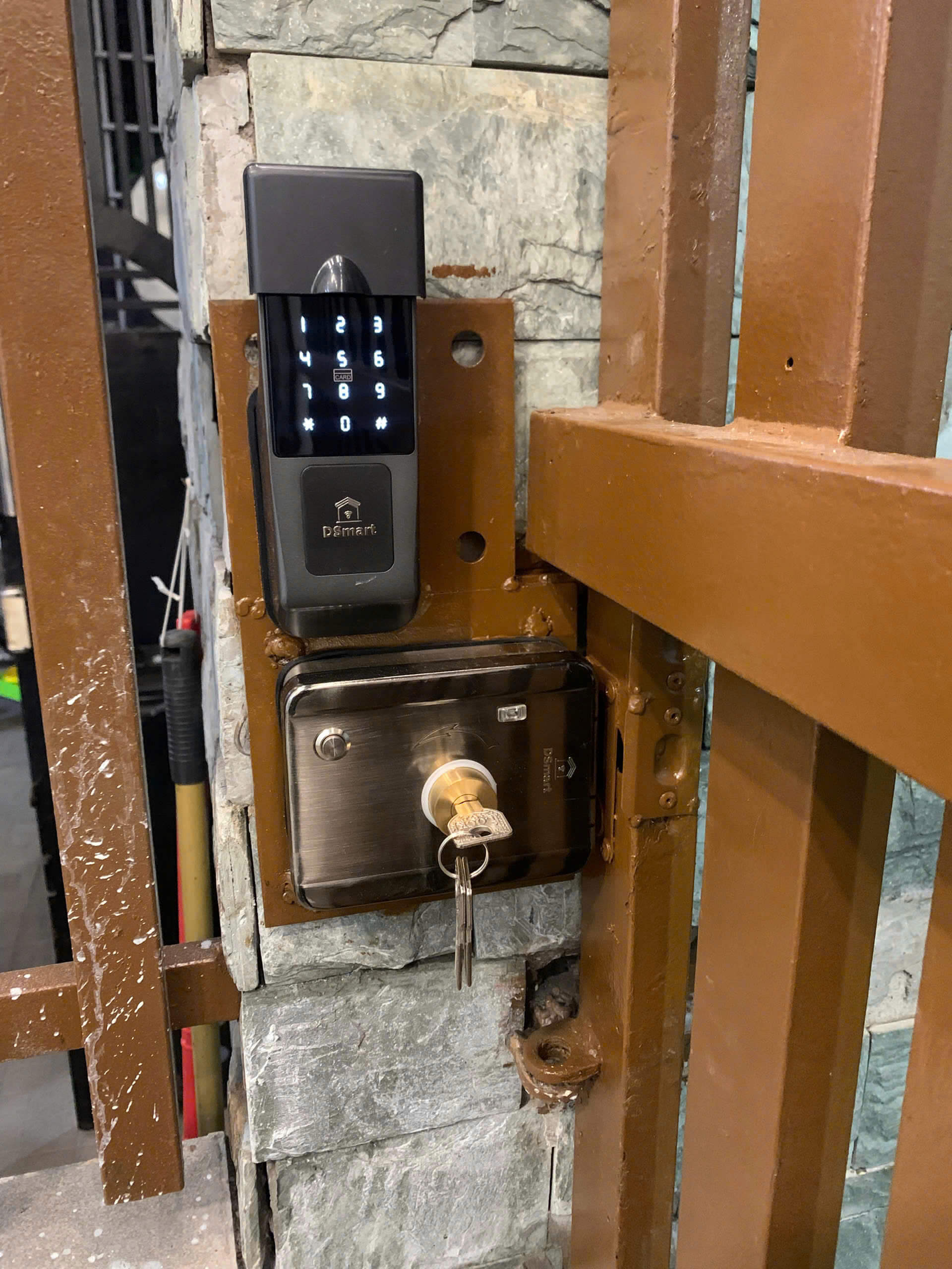 Khóa cửa cổng vân tay chống nước 1C38T TTLock có nút exit ra tự do Khóa cửa cổng vân tay chống nước 1C38T TTLock có nút exit ra tự do