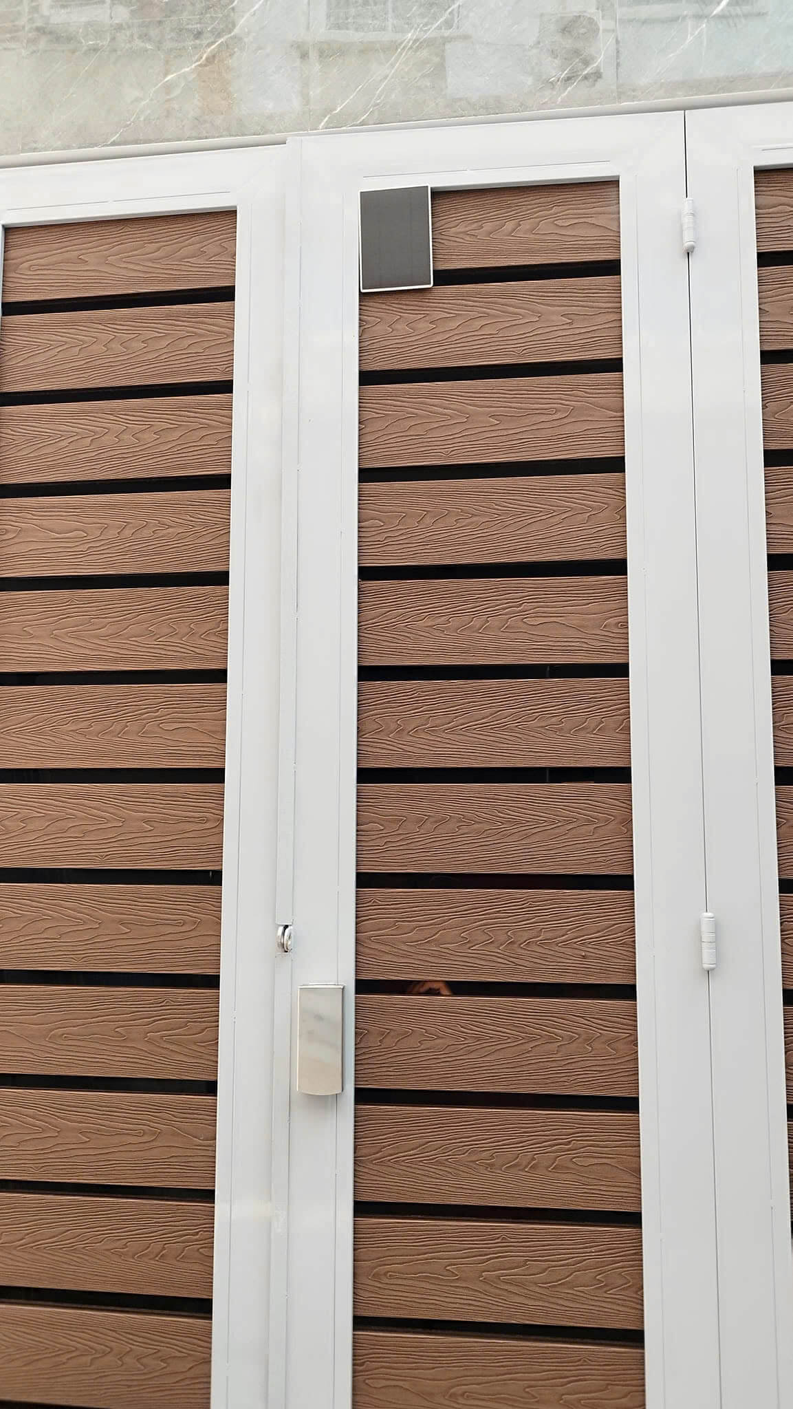 Tấm pin DSmart PMT01 – nguồn năng lượng bền bỉ cho khóa cửa ngoài trời Tấm pin DSmart PMT01 – nguồn năng lượng bền bỉ cho khóa cửa ngoài trời