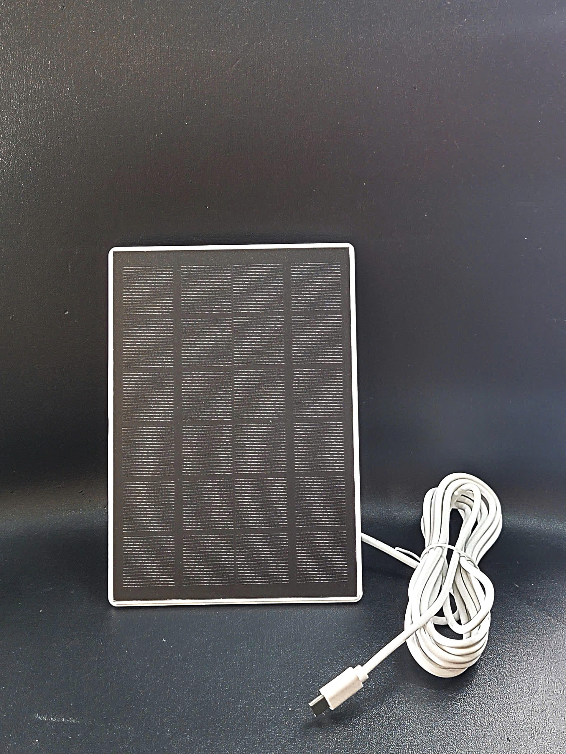 Tấm pin năng lượng mặt trời DSmart PMT01 giúp khóa cổng thông minh hoạt động liên tục Tấm pin năng lượng mặt trời DSmart PMT01 giúp khóa cổng thông minh hoạt động liên tục