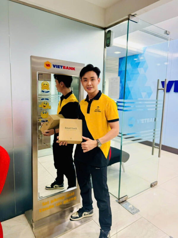 Lắp Khóa Điện Tử Cửa Kính DSmart K38T Tại VietBank Q.3 27 Khóa DSmart K38T với cảm biến vân tay nhạy bén, nhận diện chỉ trong 0.5 giây
