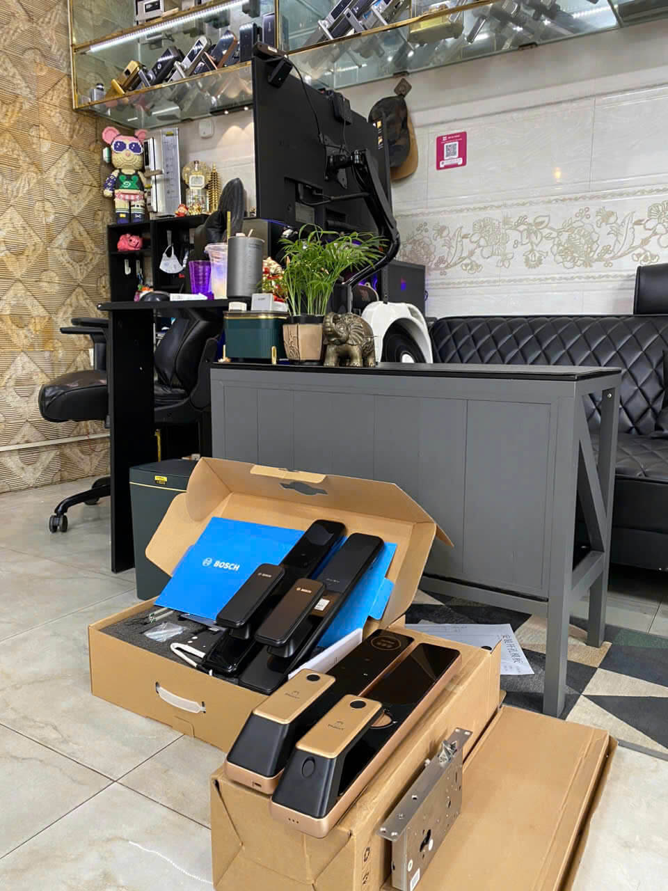 Khóa cửa thông minh Bosch EL600 – Mở cửa bằng vân tay, mã số, thẻ từ Khóa cửa thông minh Bosch EL600 phù hợp nhà phố, căn hộ cao cấp