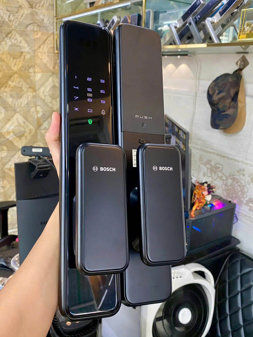 Review khóa Bosch EL600 – Thiết kế Push-Pull hiện đại, bảo mật tối ưu Mẫu khóa Bosch EL600 chính hãng với nhiều phương thức mở cửa thông minh