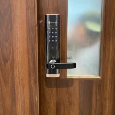 Khóa thông minh Solity GM-7000BK hỗ trợ mở từ xa và cảnh báo cháy khi có nhiệt độ cao bất thường.