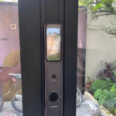 Bosch EL800VX – Khóa cửa nhận diện khuôn mặt, vân tay, app Tuya 5 Bosch EL800VX hỗ trợ mở cửa nhanh chóng qua các phương thức như vân tay, mã số, thẻ từ, đảm bảo sự tiện lợi và an toàn.