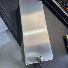 hộp che mưa inox khóa cổng pin