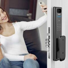 Khóa Philips Alpha V-5HWS cho phép đàm thoại hai chiều với khách qua ứng dụng di động