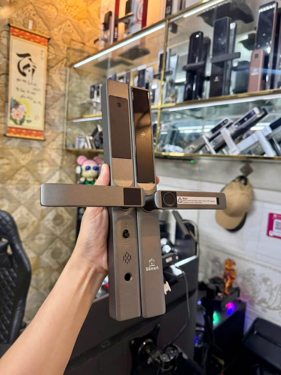 Khóa mã số Dsmart N32T – bảo mật và thẩm mỹ cao Giao diện bàn phím mã số cảm ứng trên khóa Dsmart N32T