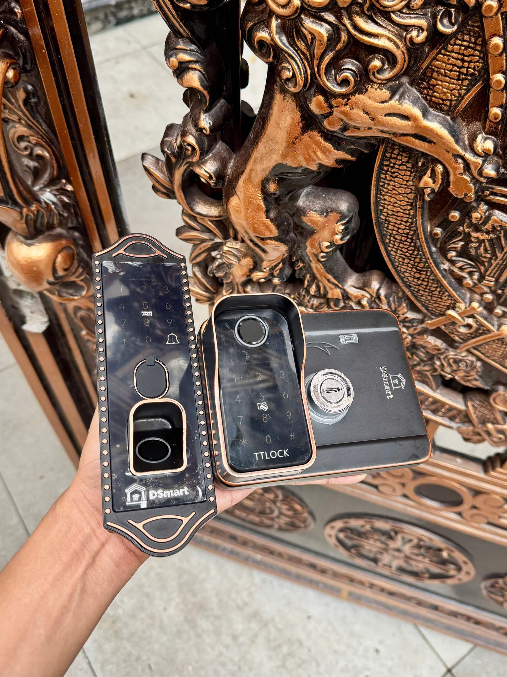 Khóa điện tử vân tay ngoài trời cho cổng biệt thự Khóa điện tử vân tay chịu mưa nắng ngoài trời