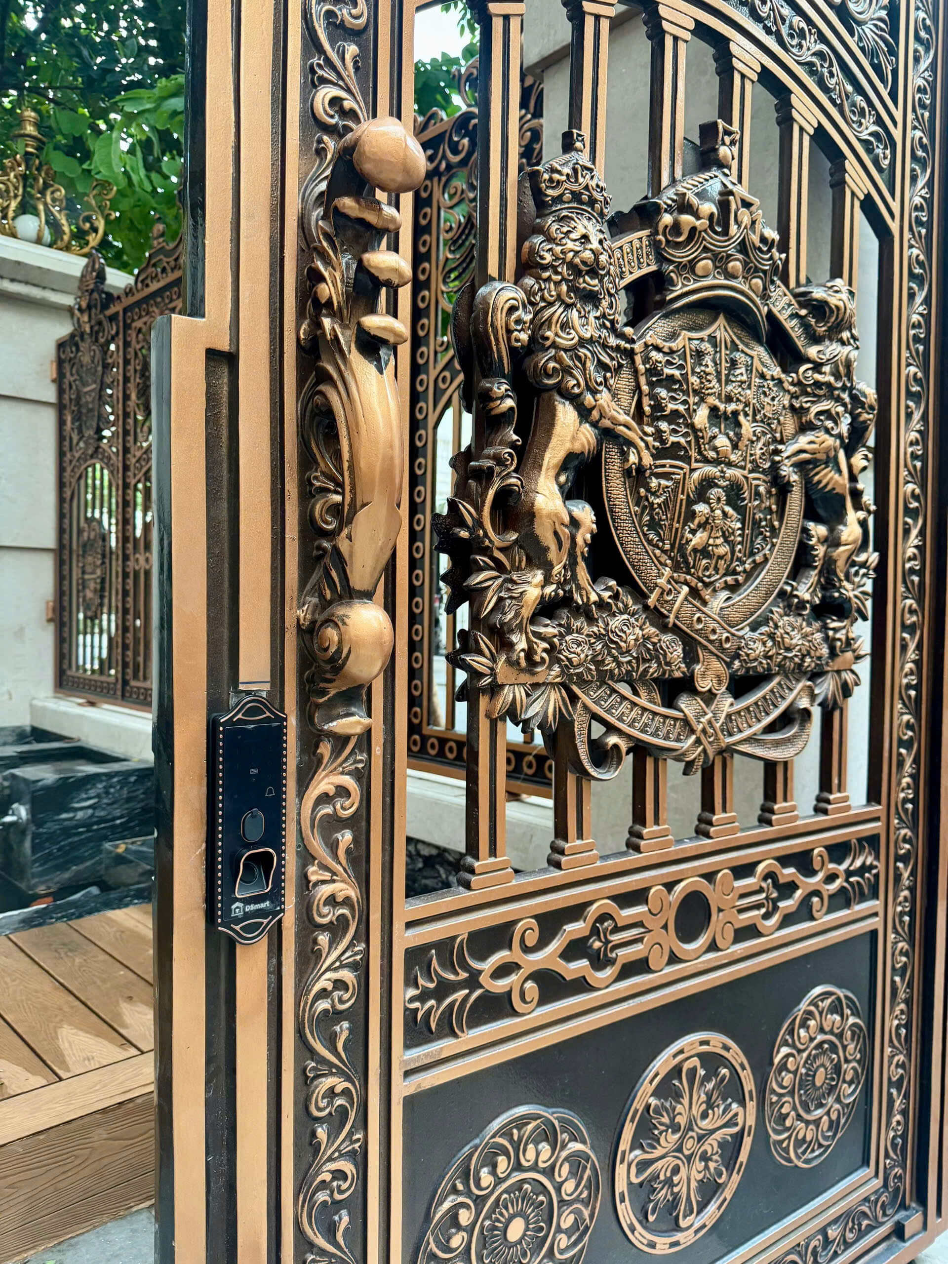 Khóa cửa cổng vân tay lắp đặt tận nơi TPHCM Khóa cửa cổng vân tay cổ điển TTLock lắp tận nơi