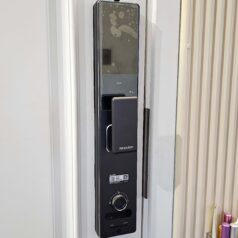 Khóa cửa điện tử Vân Tay Face ID SHARP H5-FV 11 Khóa cửa Sharp H5-FV đi kèm chìa cơ dự phòng an toàn