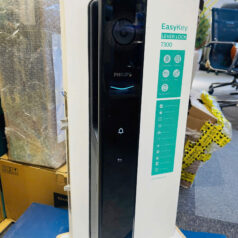 Khóa điện tử Philips DDL902 tích hợp chuông hình, hỗ trợ đàm thoại hai chiều qua ứng dụng, tiện lợi khi có khách đến.