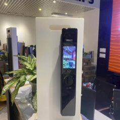 Khóa điện tử nhận diện khuôn mặt Philips DDL902-MVP-11HWS mở cửa nhanh trong 0.5s, công nghệ FaceID chính xác cao.