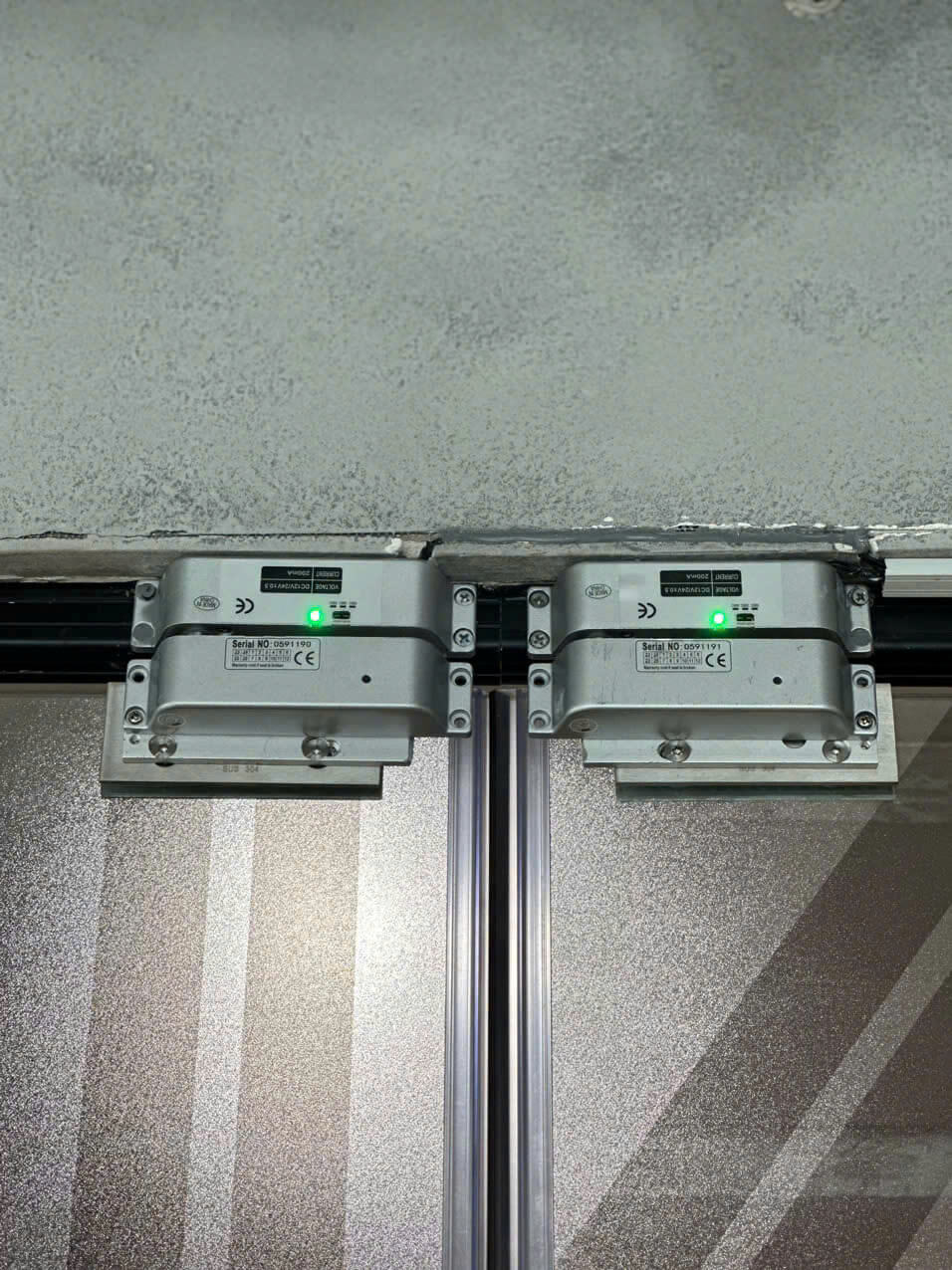 Chốt thả nổi CRN39 lên cửa thực tế chốt thả cửa nhôm Xingfa dùng cho hệ thống kiểm soát ra vào