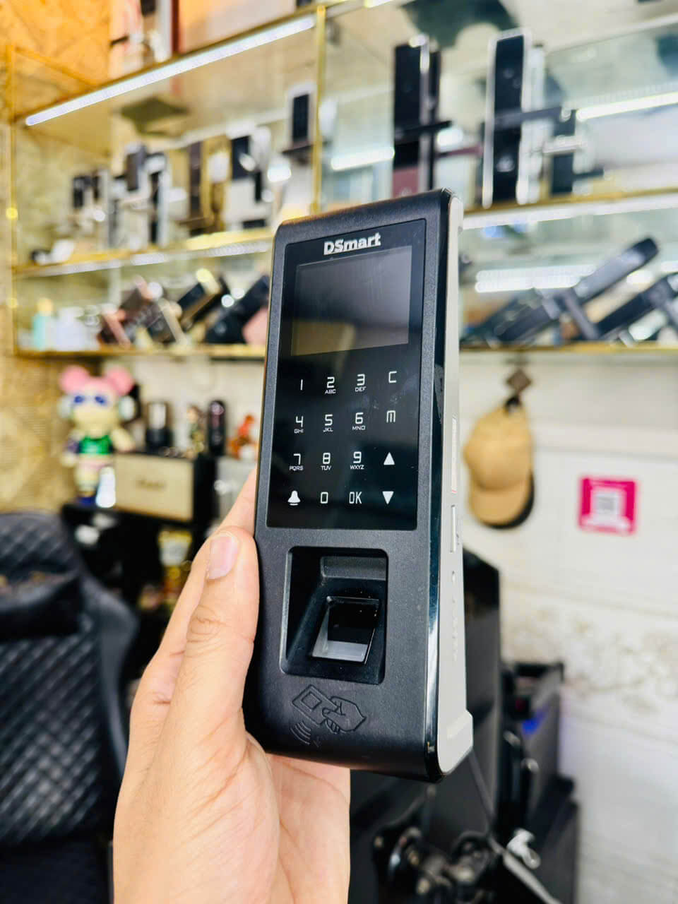 DSmart D79R lắp đặt cho văn phòng Máy chấm công DSmart D79R lắp đặt cho văn phòng kiểm soát ra vào chấm công