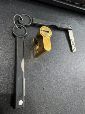 Bộ ruột củ chìa khóa điện tử tự động cửa nhôm 8 bộ ruột củ chìa khóa điện tử cửa nhôm DSmart