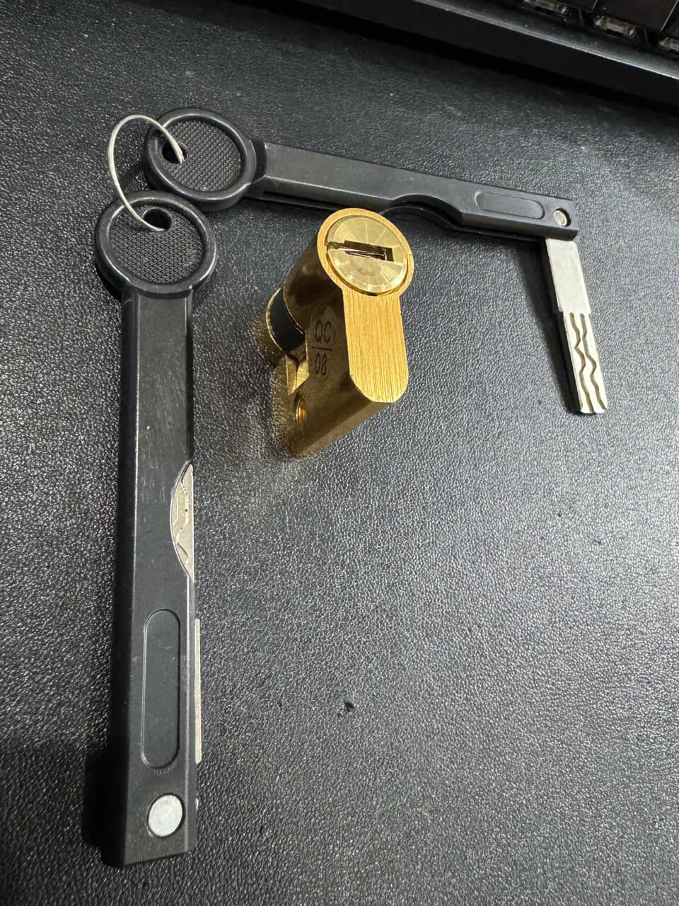 bộ ruột củ chìa khóa điện tử cửa nhôm DSmart bộ ruột củ chìa khóa điện tử cửa nhôm DSmart