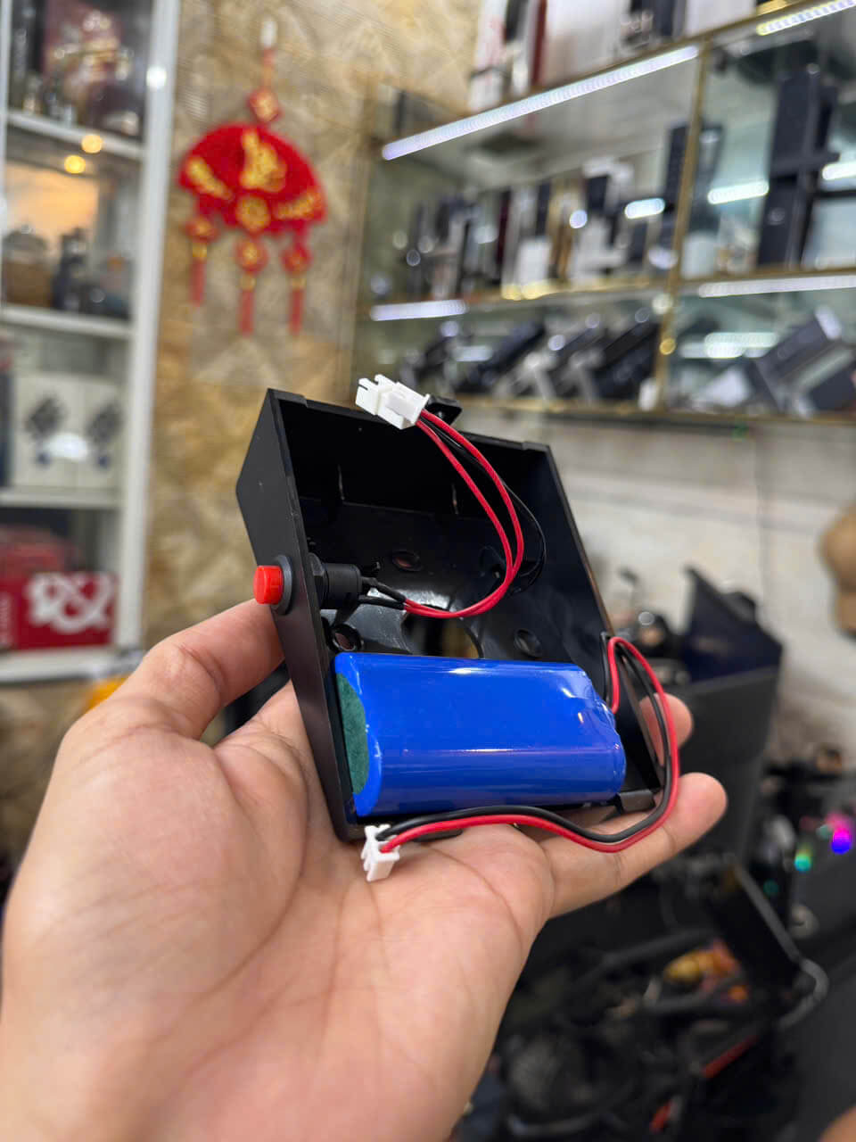 Pin Dự Phòng Cho Máy Chấm Công DSmart DA12R-F Pin dự phòng dung lượng 7.4V 2000mAh dành cho máy chấm công Face ID DSmart DA12R-F, giúp thiết bị tiếp tục hoạt động khi mất điện